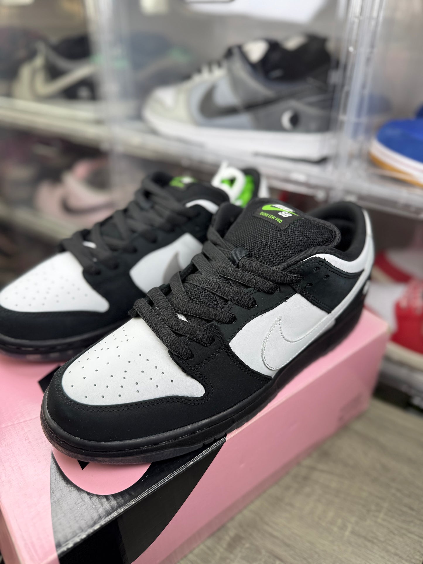 Nike dunk sb low panda pigeon