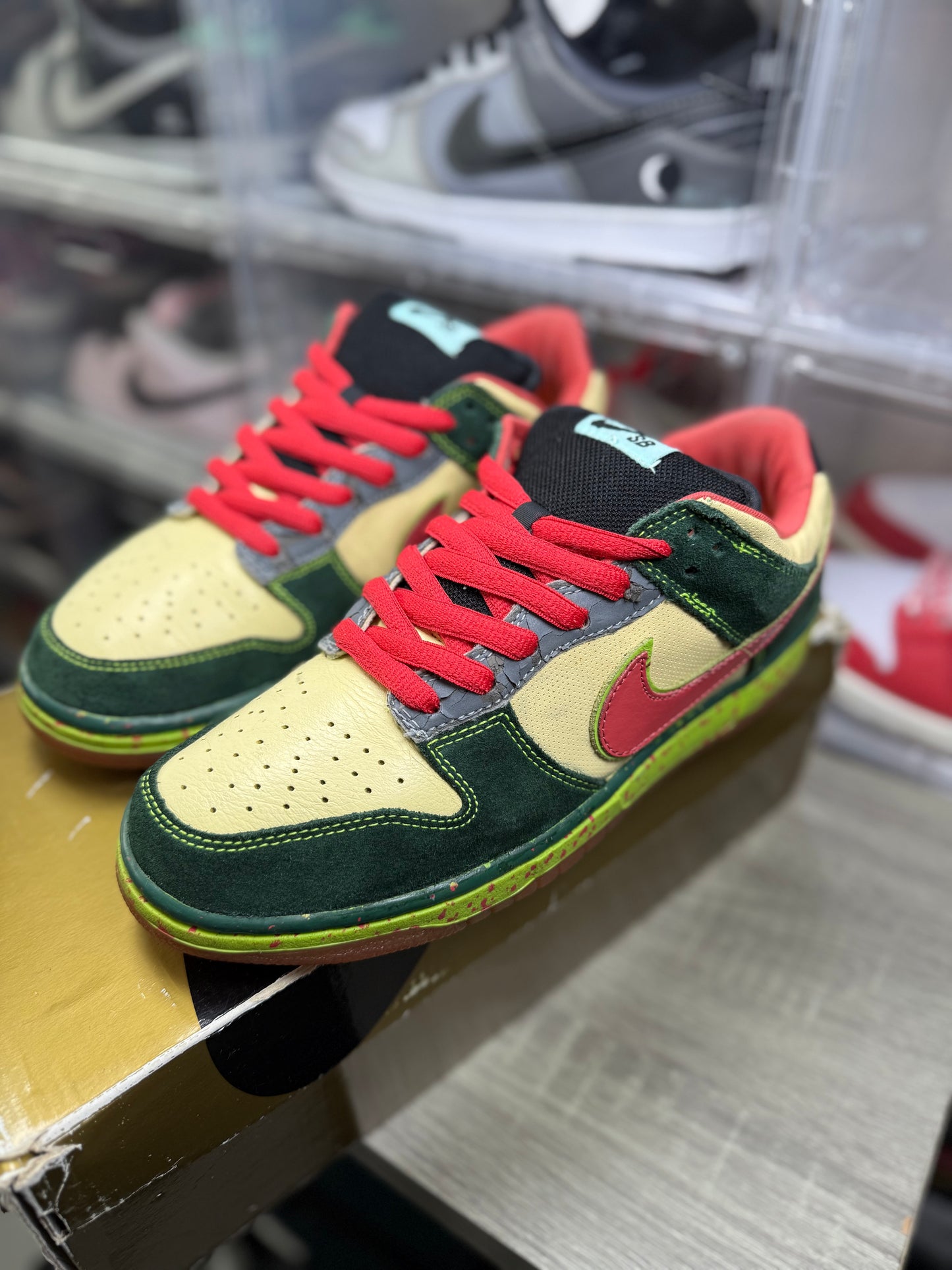 Nike dunk sb low mosquito sz 9