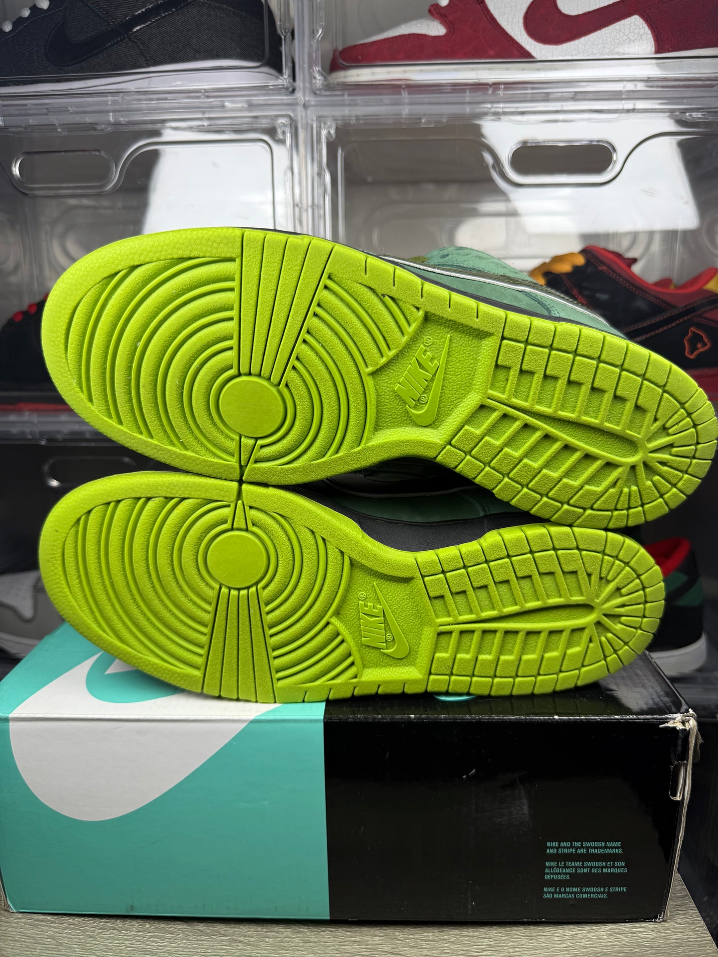 Nike dunk sb green lobster sz 9